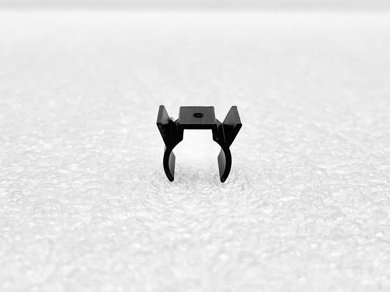 Clip for use with 12.7 mm Dia. Capacitor PVC